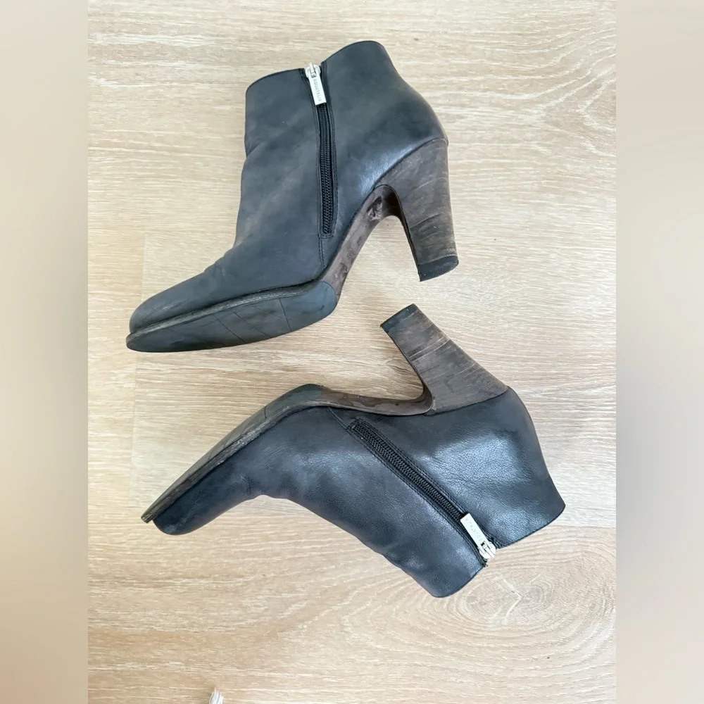 Aquatalia black leather boots made in Italy size 9.5